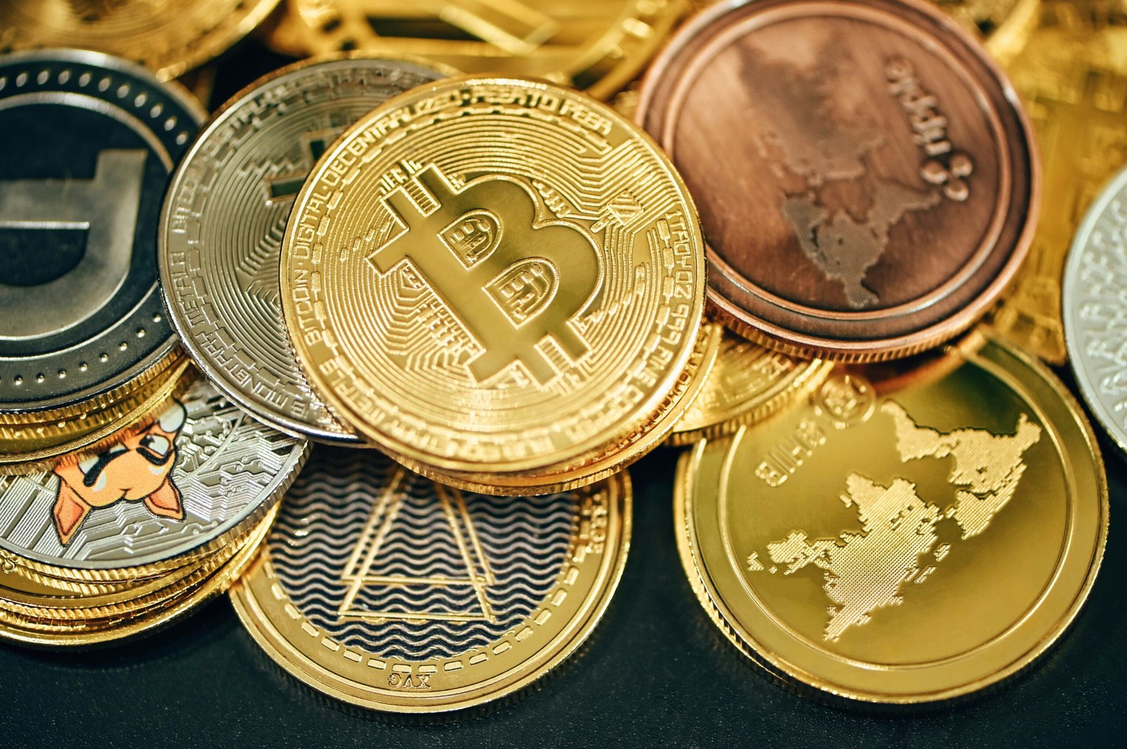 Milei and the $Libra Scandal: Navigating Argentina’s Crypto Controversy 37 a pile of gold and silver bitcoins
